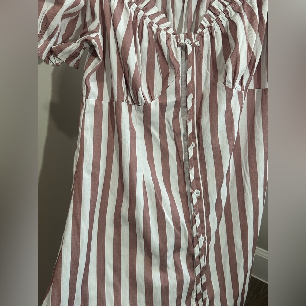 PrettyLittleThing Mauve and White Striped Button-Front Dress Kentucky Derby - Picture 9 of 12